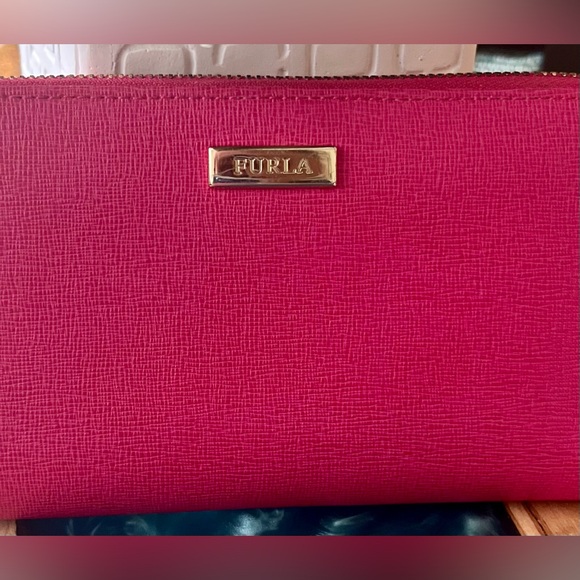 Furla Saffiano Leather Pink Zip around Wallet - Picture 2 of 13